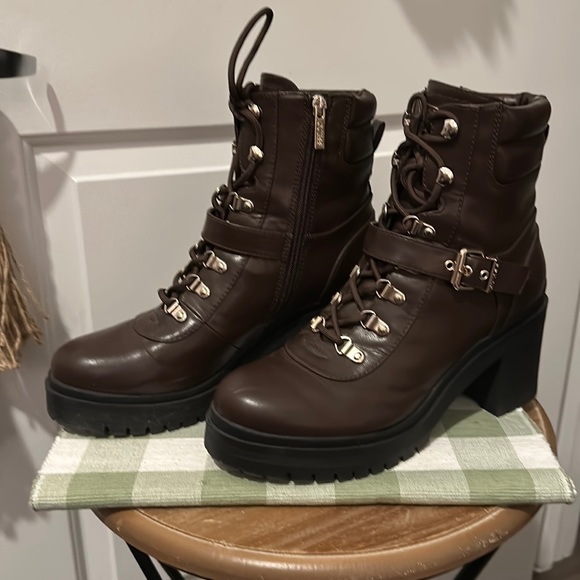 🪧 Stunning, Guess Platform Combat Ankle Booties, EUC - Picture 5 of 16